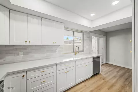 Kitchen - 1709 W Stella Ln, Phoenix, AZ 85015 photo 2 of 2
