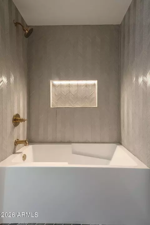 Bath - 4534 N 30th Pl, Phoenix, AZ 85016 photo 6 of 10
