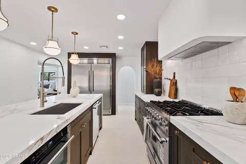 Kitchen - 4534 N 30th Pl, Phoenix, AZ 85016 photo 2 of 8