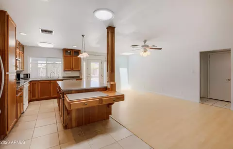 Kitchen - 856 E Paradise Ln, Phoenix, AZ 85022 photo 1 of 5