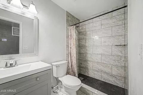 Bath - 2909 W Aster Dr, Phoenix, AZ 85029 photo 2 of 2
