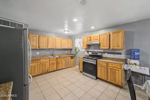 Kitchen - 2909 W Aster Dr, Phoenix, AZ 85029 photo 2 of 3