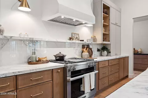 Kitchen - 3802 E Campbell Ave, Phoenix, AZ 85018 photo 5 of 6