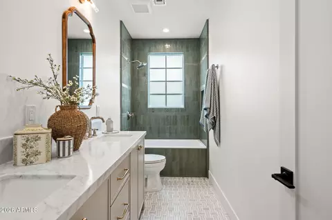 Bath - 3802 E Campbell Ave, Phoenix, AZ 85018 photo 5 of 6
