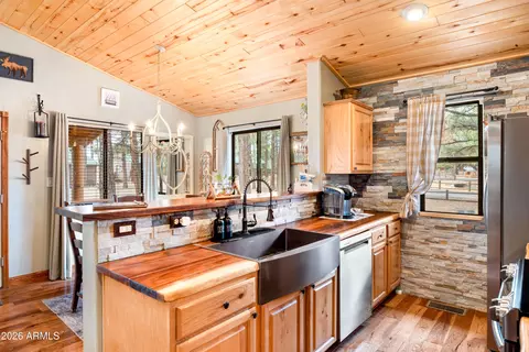 Kitchen - 2722 High Pine Loop, Overgaard, AZ 85933 photo 2 of 3