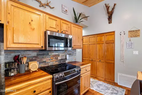 Kitchen - 2722 High Pine Loop, Overgaard, AZ 85933 photo 3 of 3