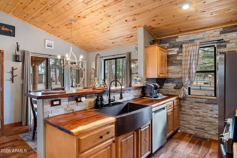 Kitchen - 2722 High Pine Loop, Overgaard, AZ 85933 photo 2 of 3