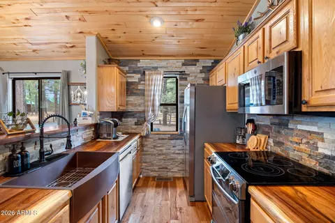 Kitchen - 2722 High Pine Loop, Overgaard, AZ 85933 photo 1 of 3