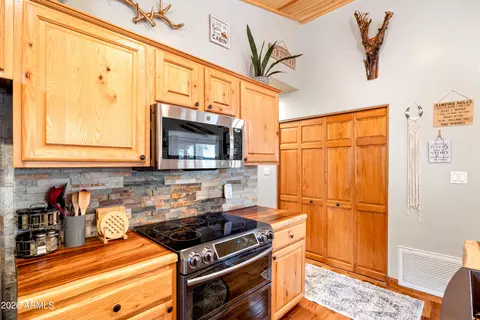 Kitchen - 2722 High Pine Loop, Overgaard, AZ 85933 photo 3 of 3