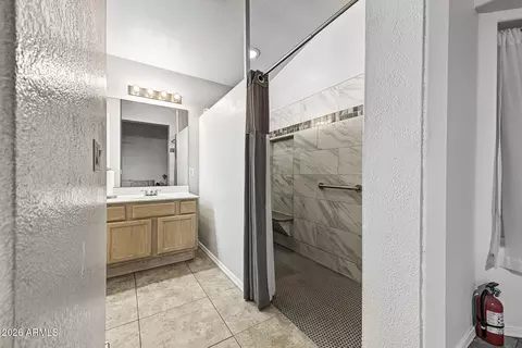 Bath - 4625 E Lavender Ln, Phoenix, AZ 85044 photo 1 of 3