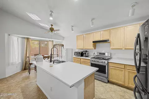 Kitchen - 4625 E Lavender Ln, Phoenix, AZ 85044 photo 2 of 4