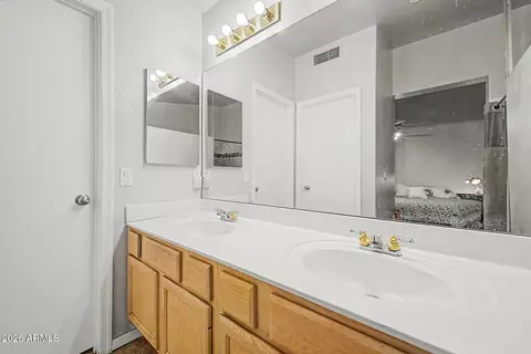 Bath - 4625 E Lavender Ln, Phoenix, AZ 85044 photo 3 of 3
