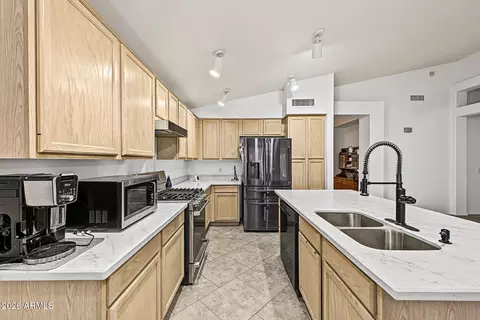 Kitchen - 4625 E Lavender Ln, Phoenix, AZ 85044 photo 1 of 4