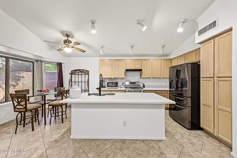 Kitchen - 4625 E Lavender Ln, Phoenix, AZ 85044 photo 3 of 4