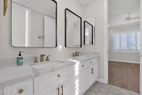 Bath - 3341 E Jacaranda Cir, Mesa, AZ 85213 photo 3 of 11