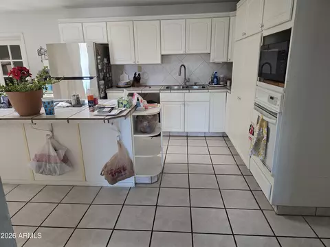 Kitchen - 3364 W Pershing Ave, Phoenix, AZ 85029 photo 1 of 3