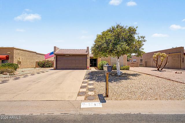 26423 S Snead Dr, Sun Lakes, AZ 85248