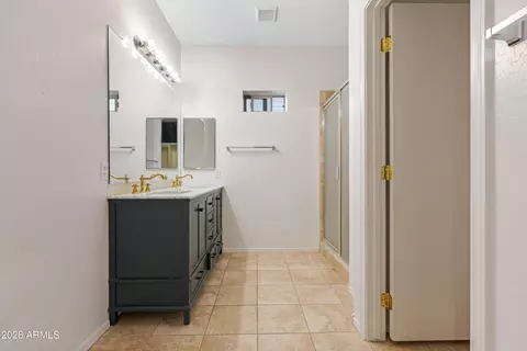 Bath - 4906 N Warner Dr, Apache Junction, AZ 85120 photo 3 of 5