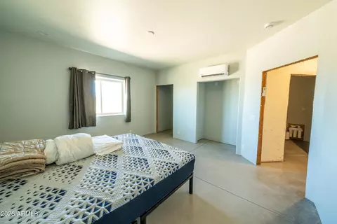 Bedroom - 4267 E Juniper Dr, Yucca, AZ 86438 photo 2 of 2