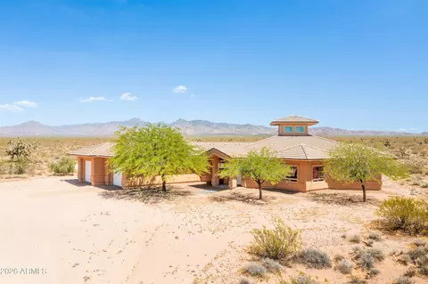 4267 E Juniper Dr, Yucca, AZ 86438