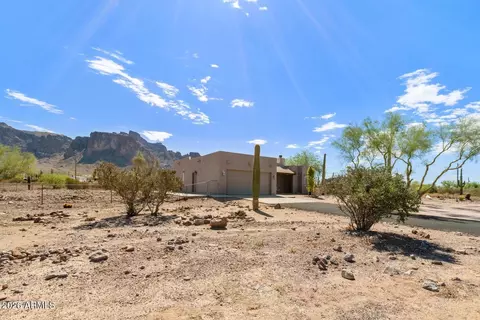 Exterior - 1775 N Mountain View Rd, Apache Junction, AZ 85119 photo 14 of 15