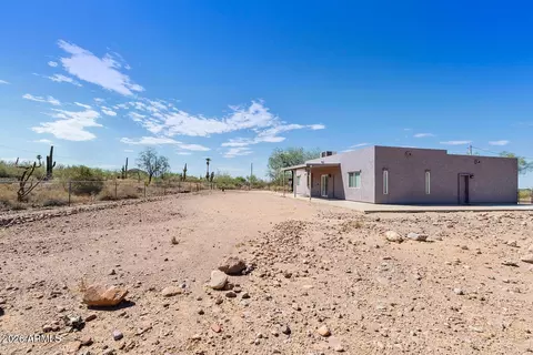 Exterior - 1775 N Mountain View Rd, Apache Junction, AZ 85119 photo 11 of 15