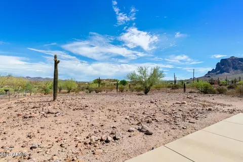 Exterior - 1775 N Mountain View Rd, Apache Junction, AZ 85119 photo 13 of 15