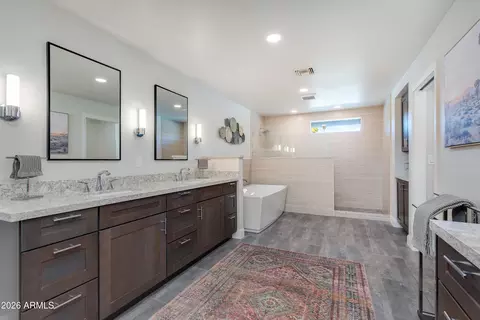 Bath - 2409 E Solano Dr, Phoenix, AZ 85016 photo 1 of 2