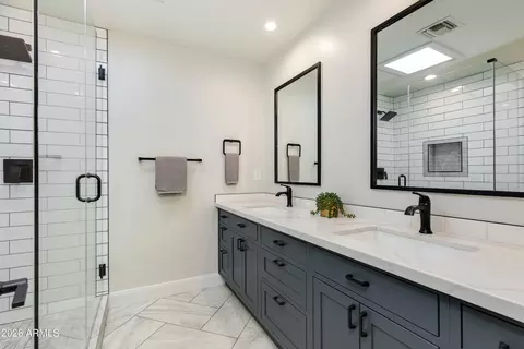 Bath - 2409 E Solano Dr, Phoenix, AZ 85016 photo 2 of 2