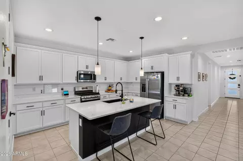 Kitchen - 19580 W Edgemont Ave, Buckeye, AZ 85396 photo 10 of 10