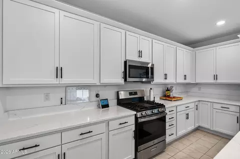Kitchen - 19580 W Edgemont Ave, Buckeye, AZ 85396 photo 3 of 10