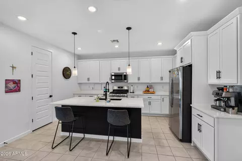 Kitchen - 19580 W Edgemont Ave, Buckeye, AZ 85396 photo 8 of 10