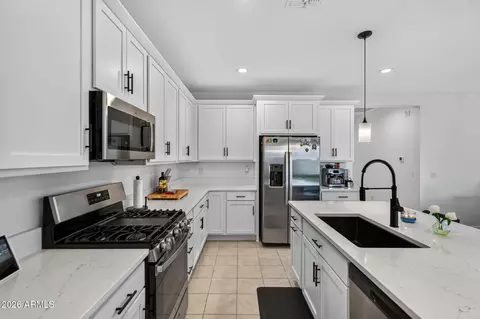 Kitchen - 19580 W Edgemont Ave, Buckeye, AZ 85396 photo 2 of 10