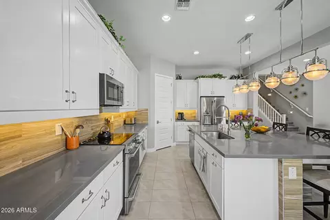 Kitchen - 3251 E Bryce Ln, Phoenix, AZ 85050 photo 4 of 5