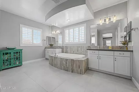 Bath - 3251 E Bryce Ln, Phoenix, AZ 85050 photo 2 of 5