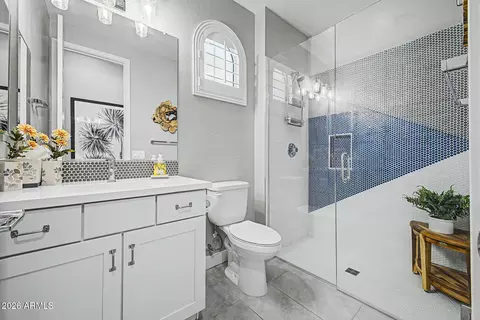 Bath - 3251 E Bryce Ln, Phoenix, AZ 85050 photo 1 of 5