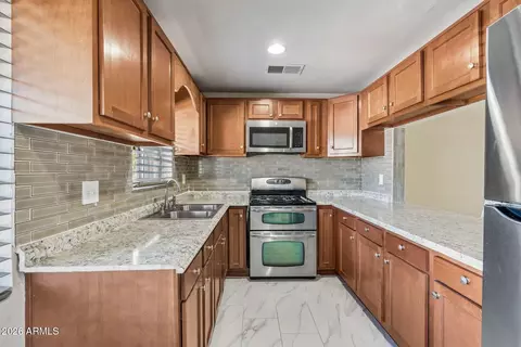 Kitchen - 5618 N 35th Dr, Phoenix, AZ 85019 photo 2 of 6