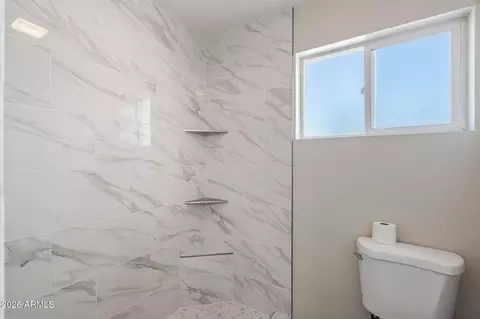 Bath - 5618 N 35th Dr, Phoenix, AZ 85019 photo 2 of 5