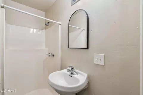 Bath - 5618 N 35th Dr, Phoenix, AZ 85019 photo 5 of 5