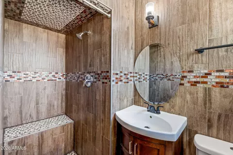 Bath - 5618 N 35th Dr, Phoenix, AZ 85019 photo 4 of 5