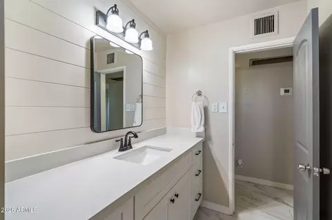 Bath - 5618 N 35th Dr, Phoenix, AZ 85019 photo 3 of 5