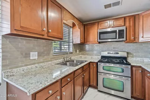 Kitchen - 5618 N 35th Dr, Phoenix, AZ 85019 photo 3 of 6