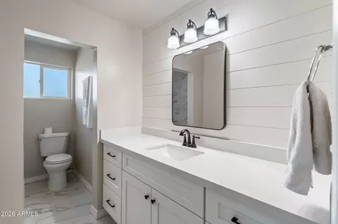 Bath - 5618 N 35th Dr, Phoenix, AZ 85019 photo 1 of 5