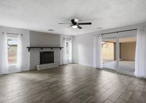 Living - 3749 W Dailey St, Phoenix, AZ 85053 photo 4 of 8