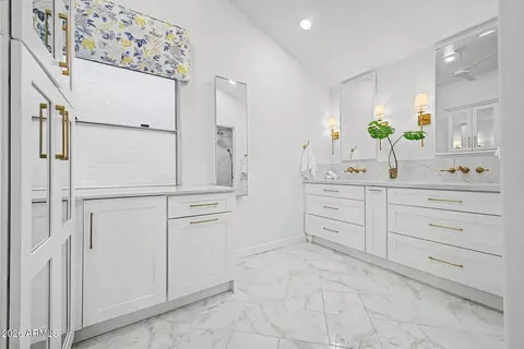 Bath - 3818 E Tanglewood Dr, Phoenix, AZ 85048 photo 3 of 6