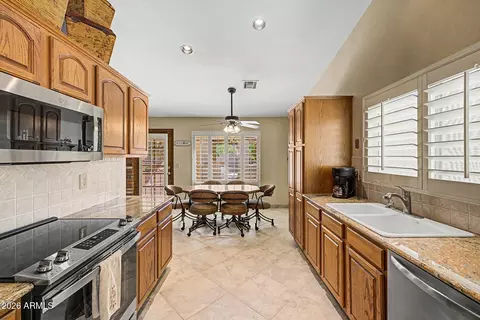 Kitchen - 4333 E Aliso Cyn, Phoenix, AZ 85044 photo 4 of 6