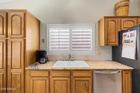 Kitchen - 4333 E Aliso Cyn, Phoenix, AZ 85044 photo 6 of 6