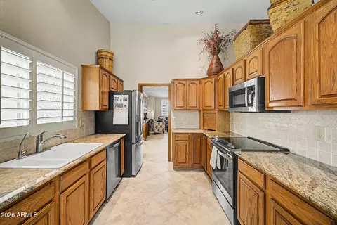 Kitchen - 4333 E Aliso Cyn, Phoenix, AZ 85044 photo 5 of 6