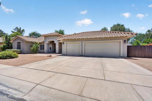 902 N Oxford Ln, Chandler, AZ 85225