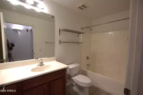 Bath - 920 E Devonshire Ave #2002, Phoenix, AZ 85014 photo 5 of 5